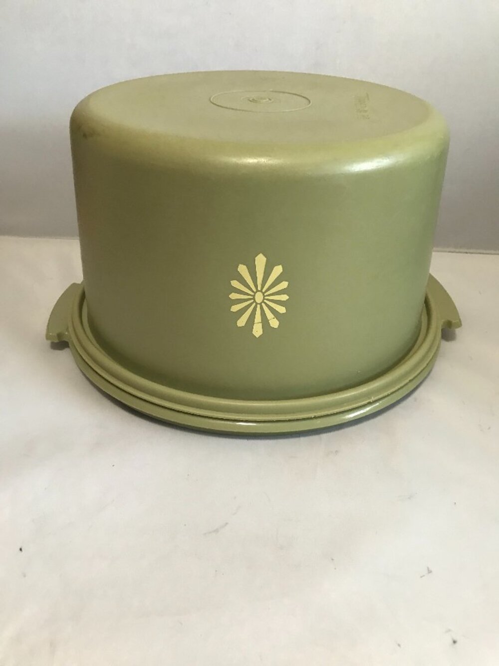 Vintage Tupperware Cake Taker Green